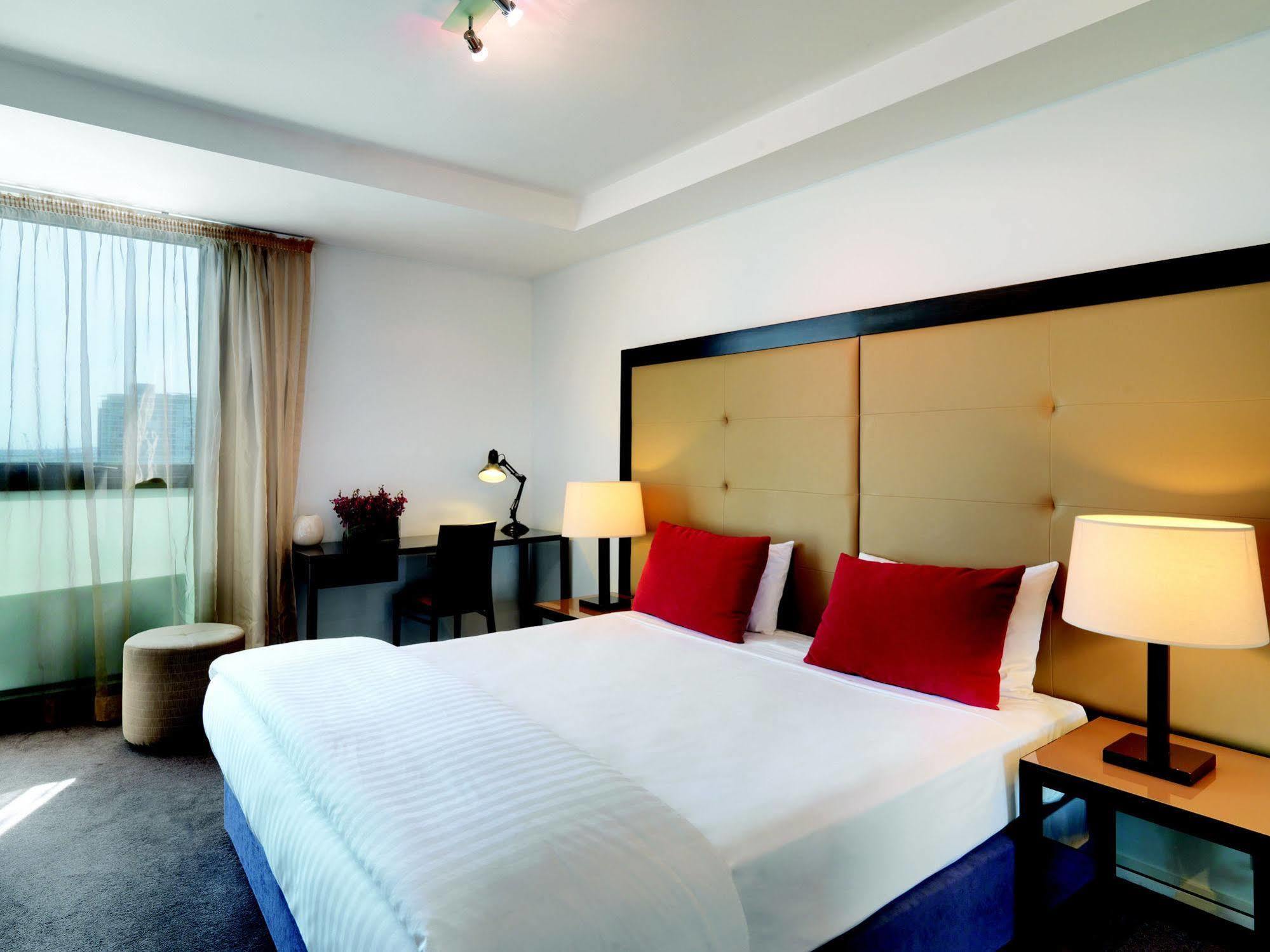 Brady Apartment Hotel Flinders Street Мельбурн Екстер'єр фото