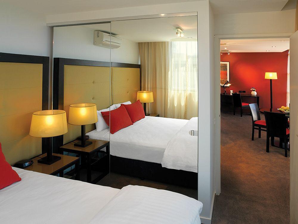 Brady Apartment Hotel Flinders Street Мельбурн Номер фото